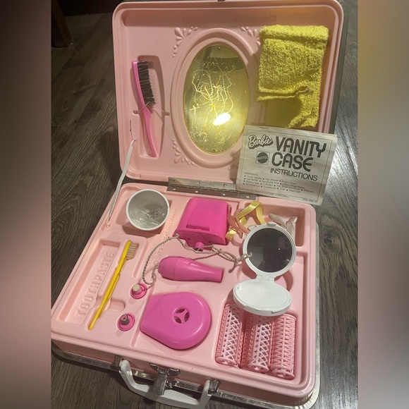 Vintage Mattel 1973 Barbie Vanity Case - Picture 3 of 10